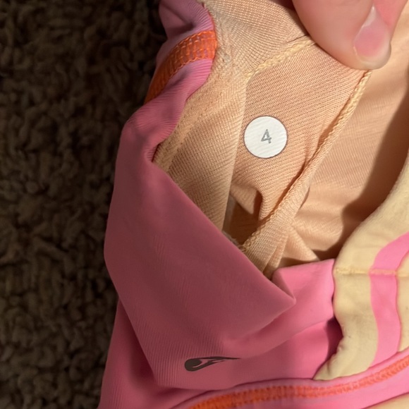 Lululemon Sports Bra w Front Pockets - Picture 5 of 5